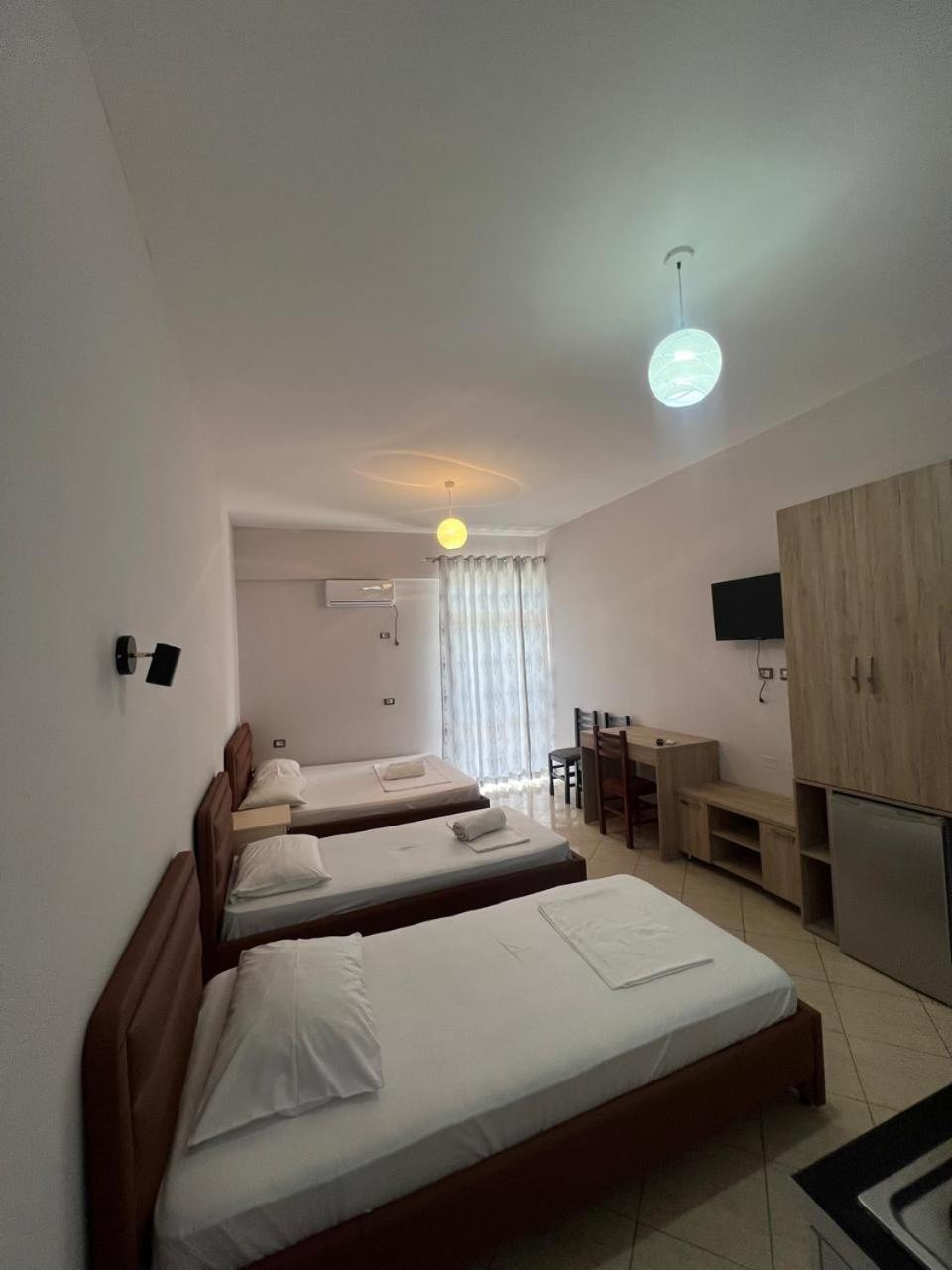 Hotel Vila Flowers Vlorë Pokoj fotografie