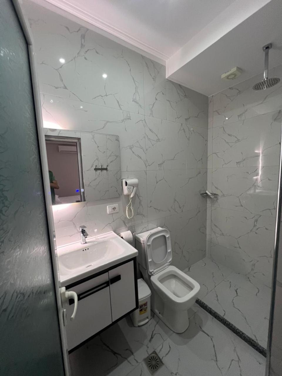 Hotel Vila Flowers Vlorë Pokoj fotografie